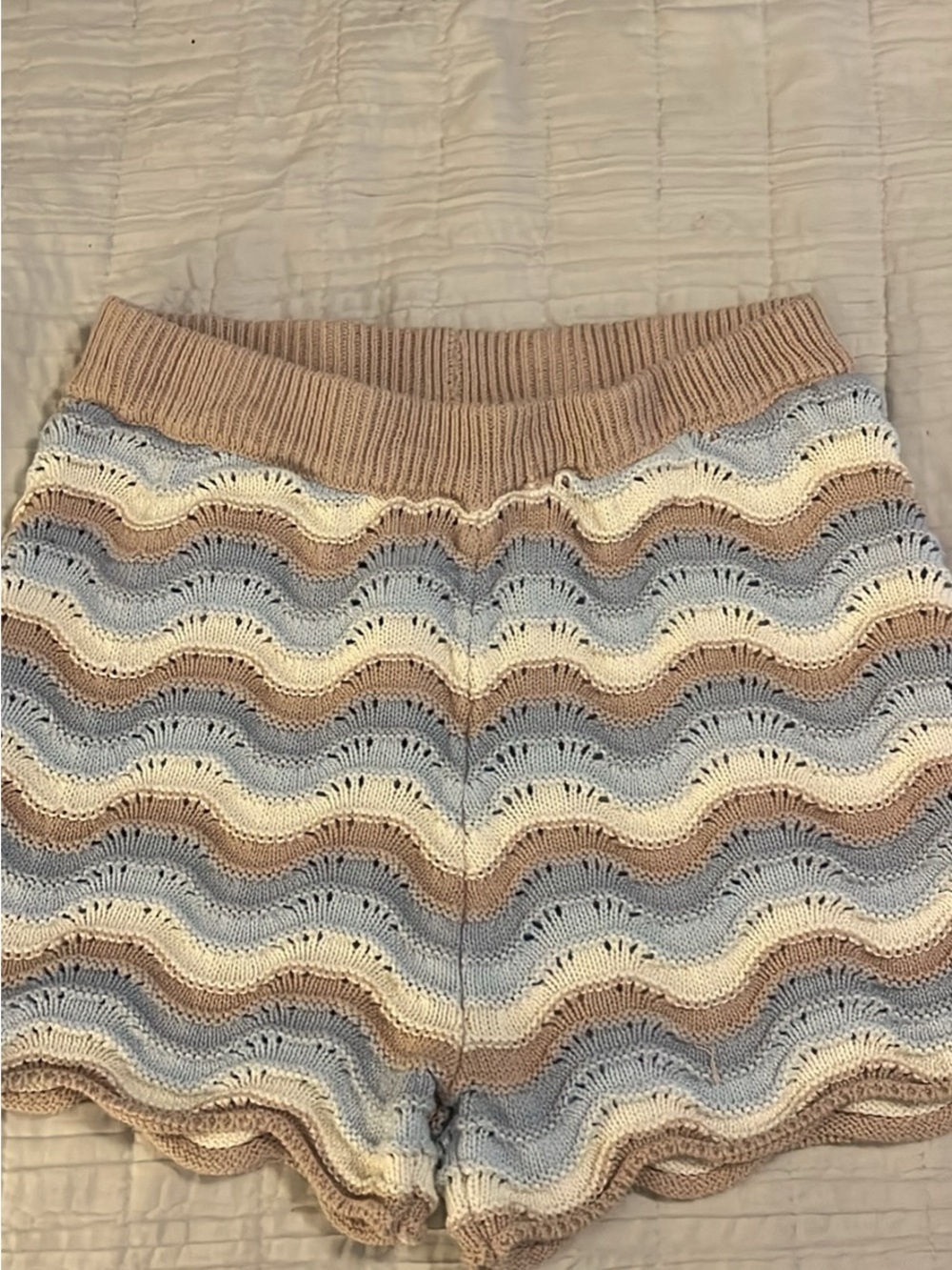 High-Waist Scalloped Knit Shorts in Beige, Cream & Light Blue